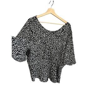 Who What Wear Blouse Size XXL Floral Black and White